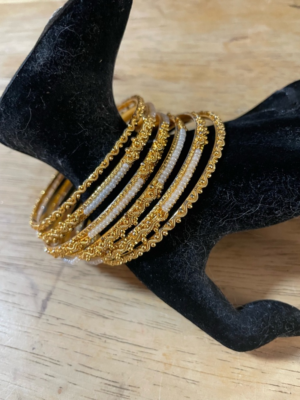 Bangle bracelet set of 6 gold tone white seed beads 7 inches approximately small - Picture 14 of 16